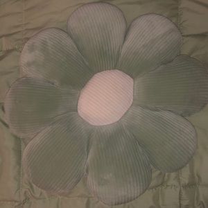 green aesthetic flower pillow🌳🪷